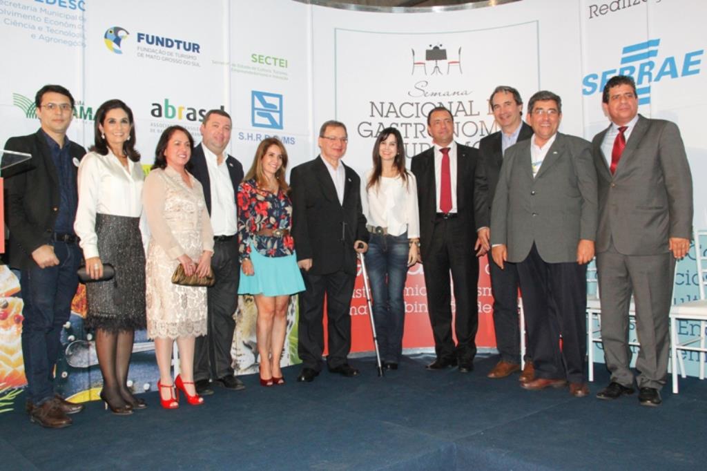 Imagem: Autoridades participam da abertura do evento