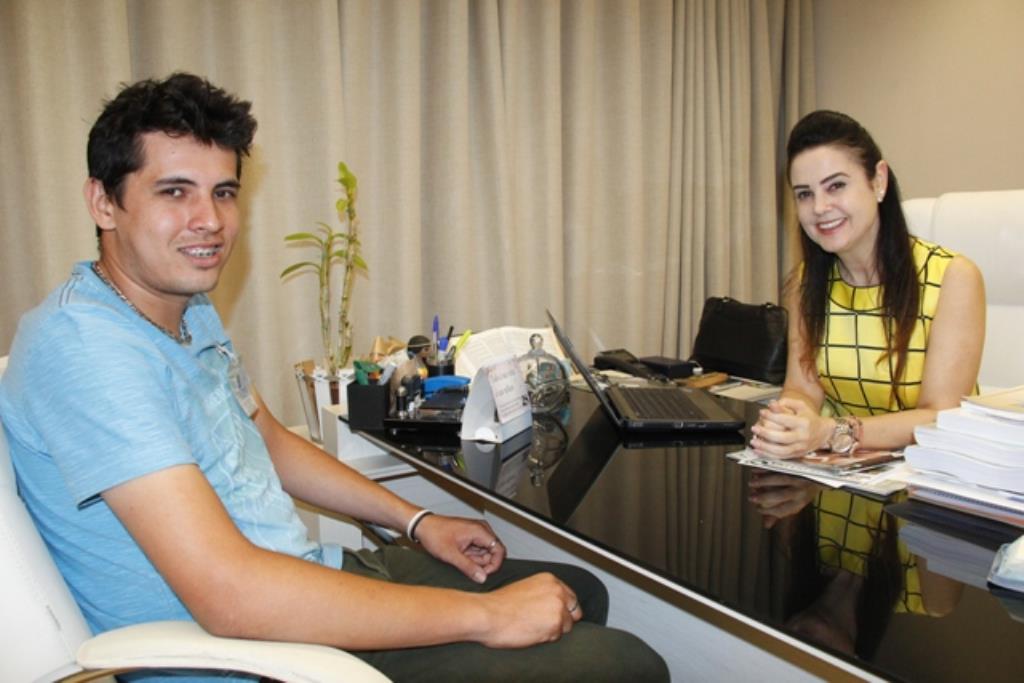 Imagem: Mara Caseiro recebe pré-candidato a vereador em Bonito