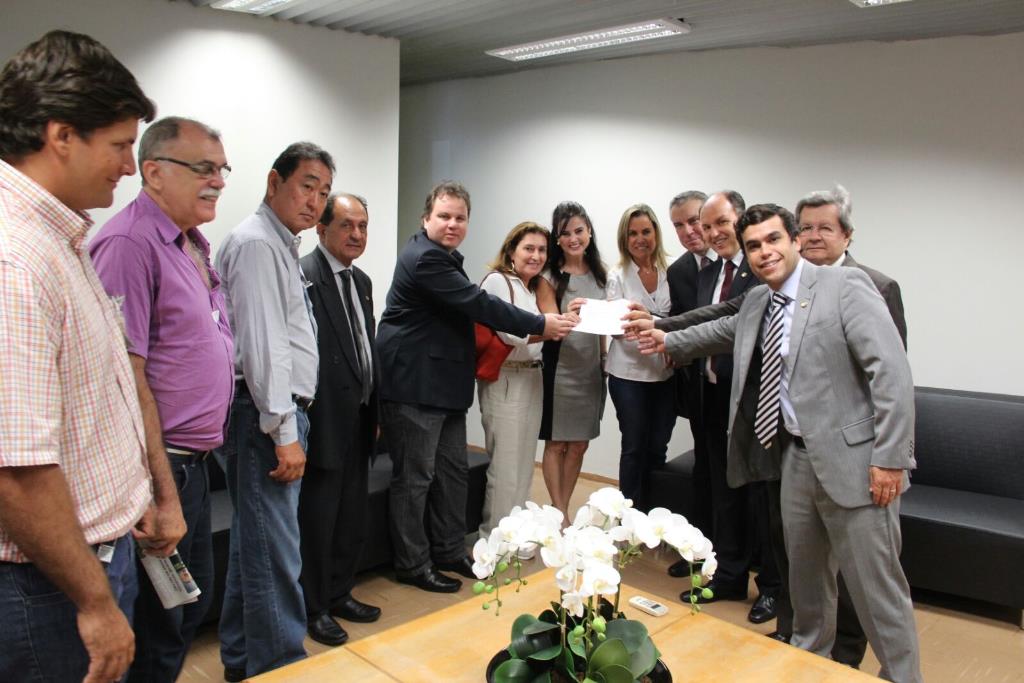 Imagem: Mara Caseiro e demais deputados recebem demanda contra a CPMF