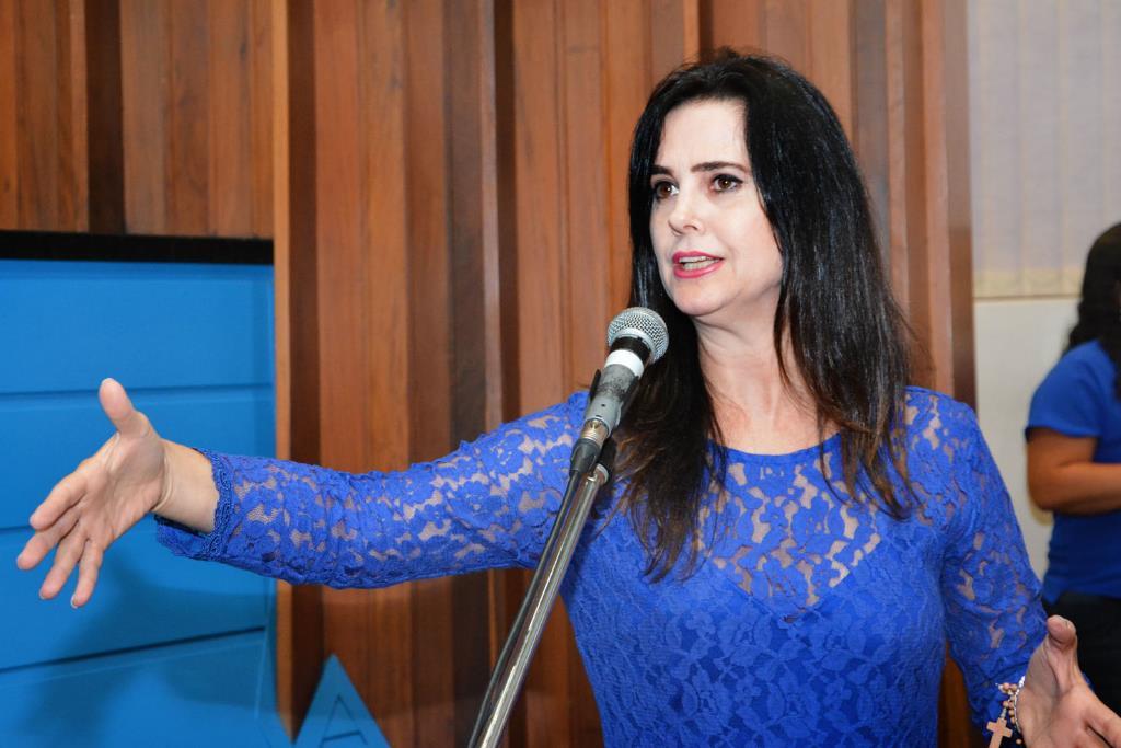 Imagem: Mara Caseiro quer saber sobre asfalto no Oliveira