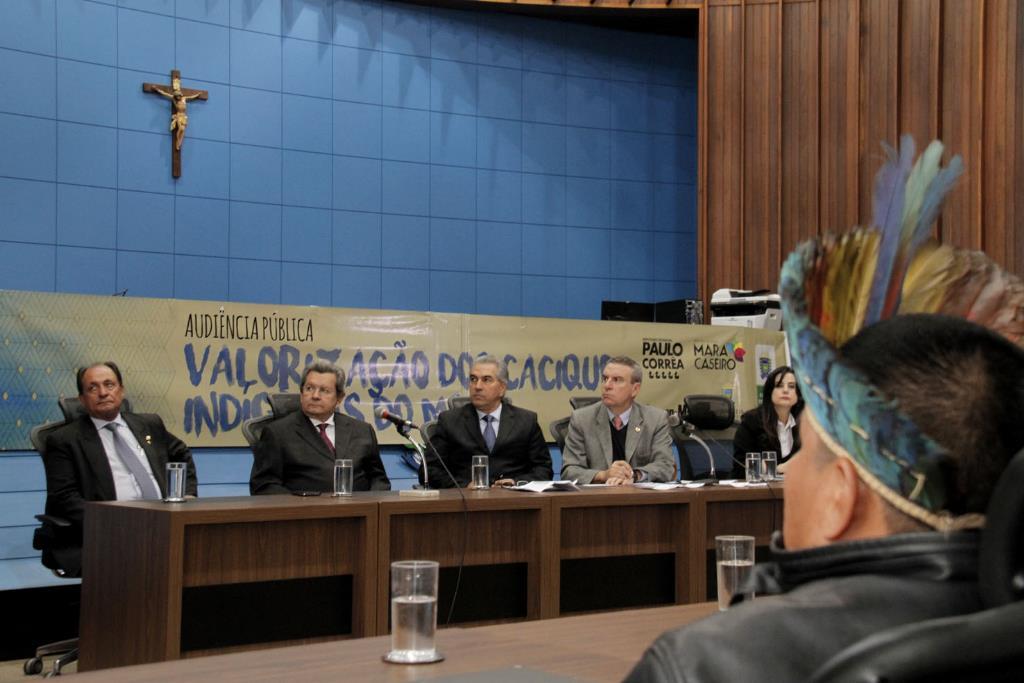 Imagem: Em audiência, caciques apresentam solicitações para os deputados