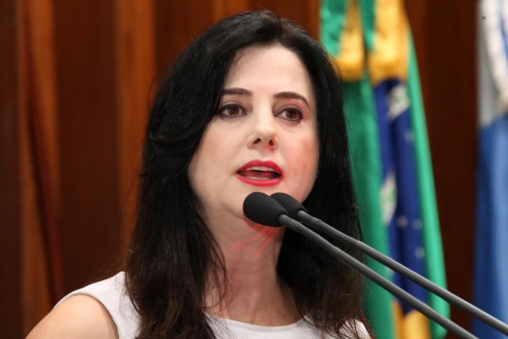 Imagem: Mara Caseiro deseja sorte ao novo coordenador da Funai em Campo Grande