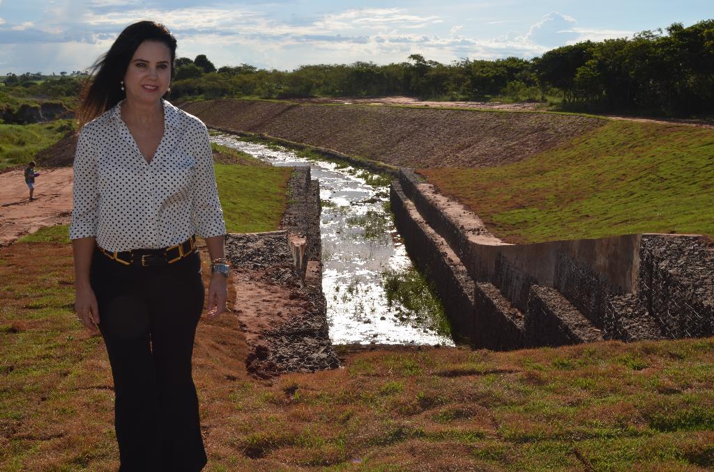 Imagem: Mara Caseiro vistoria obra em Tacuru