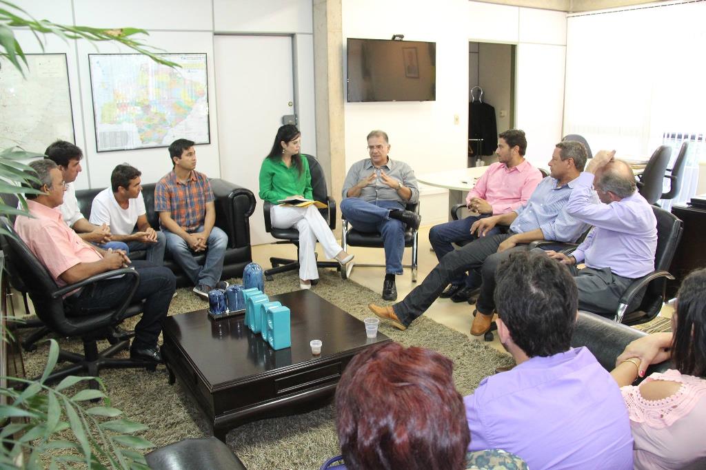 Imagem: Mara Caseiro e lideranças de Anaurilândia pedem por hospital