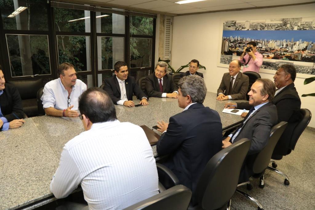 Imagem: Parlamentares se reuniram na sala da presidência