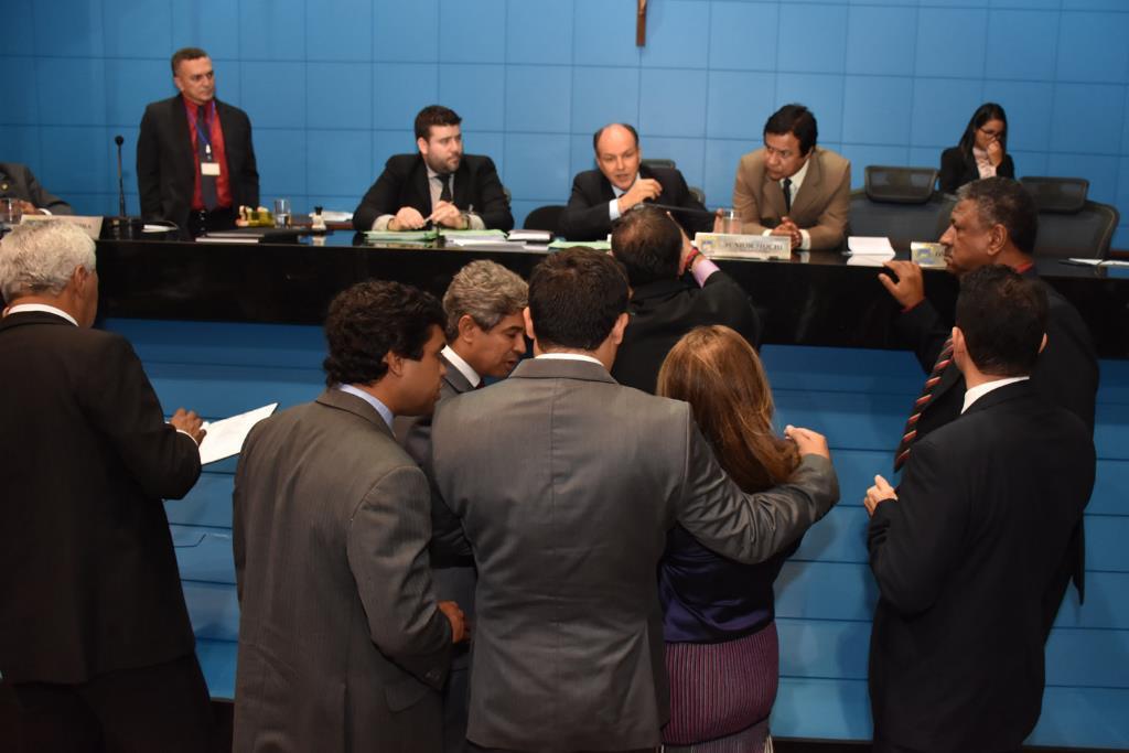 Imagem: Parlamentares debateram PEC do limite de gastos, que segue para segunda votação