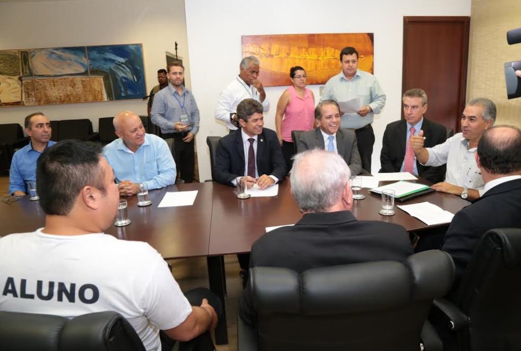 Imagem: Governador assina decreto convocando aprovados da Agepen