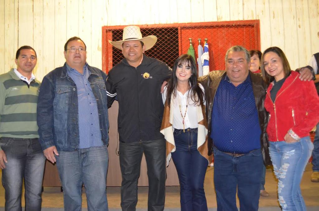 Imagem: Mara Caseiro participa de festividade em Amambai