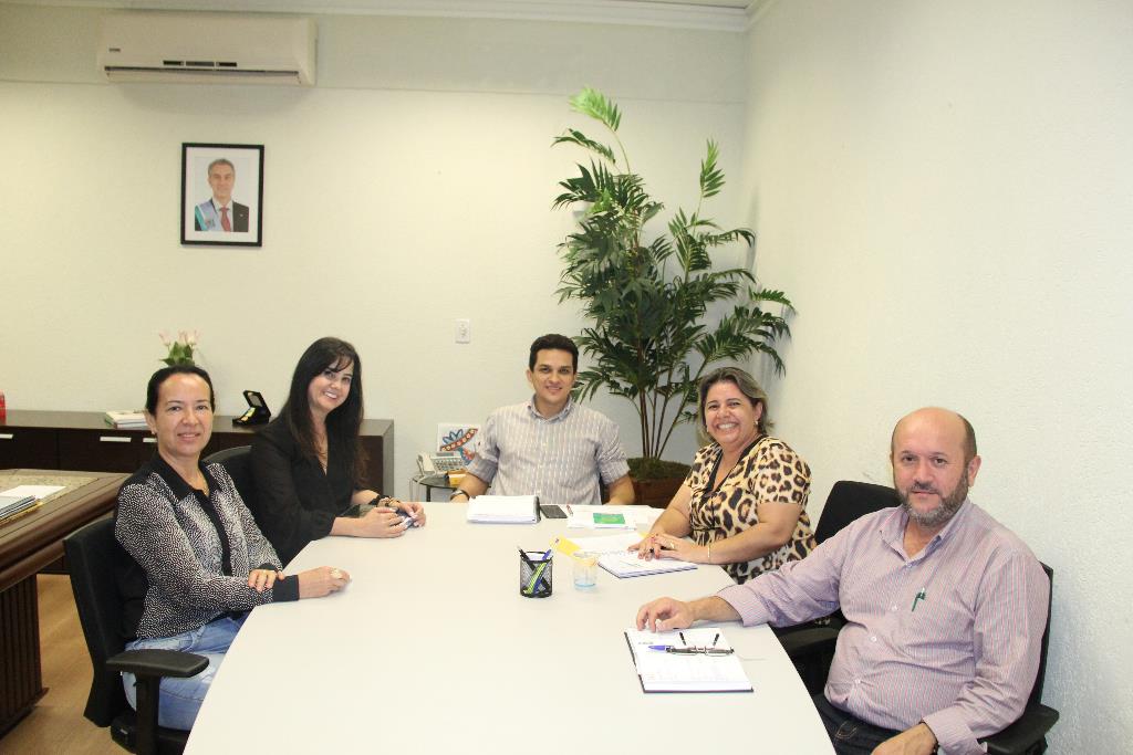 Imagem: Mara Caseiro e secretárias são recepcionadas pela assessoria da vice-governadoria