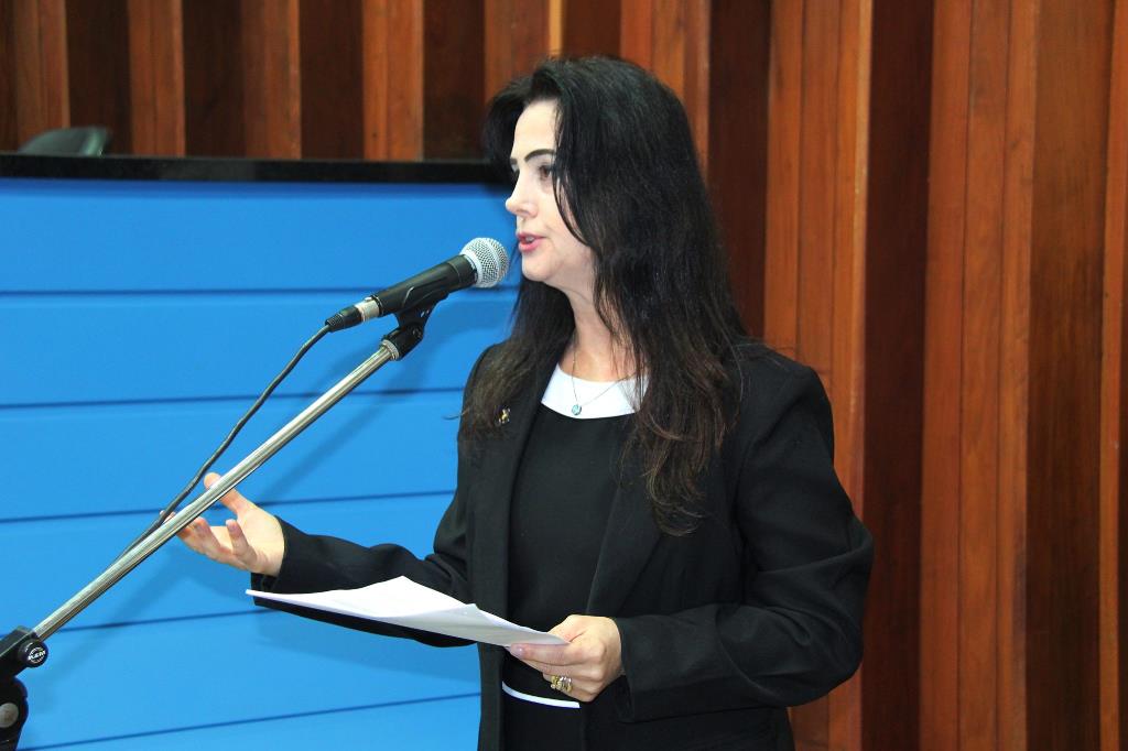 Imagem: Mara Caseiro solicita asfaltamento em bairro da Capital