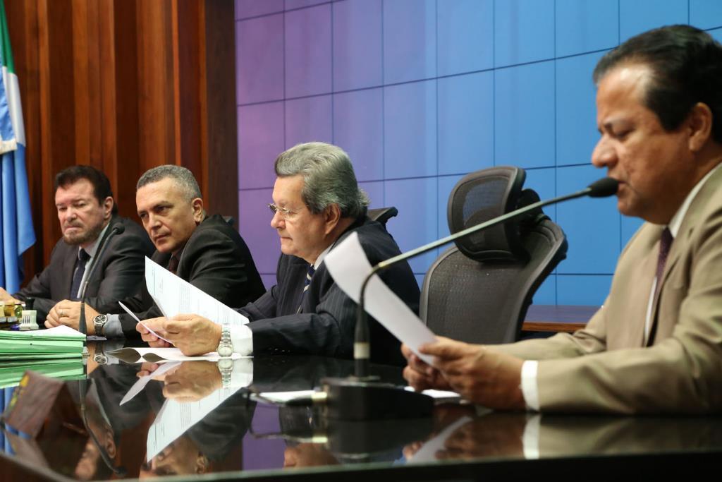 Imagem: Projetos do Executivo versam sobre a carreira militar e a revisão do vencimento dos servidores